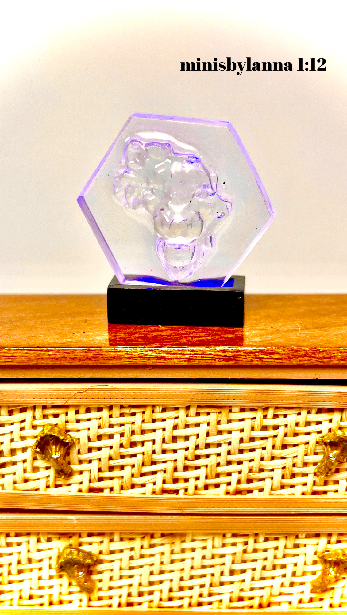 1:12 Dollhouse miniature African lion table light feature working LED