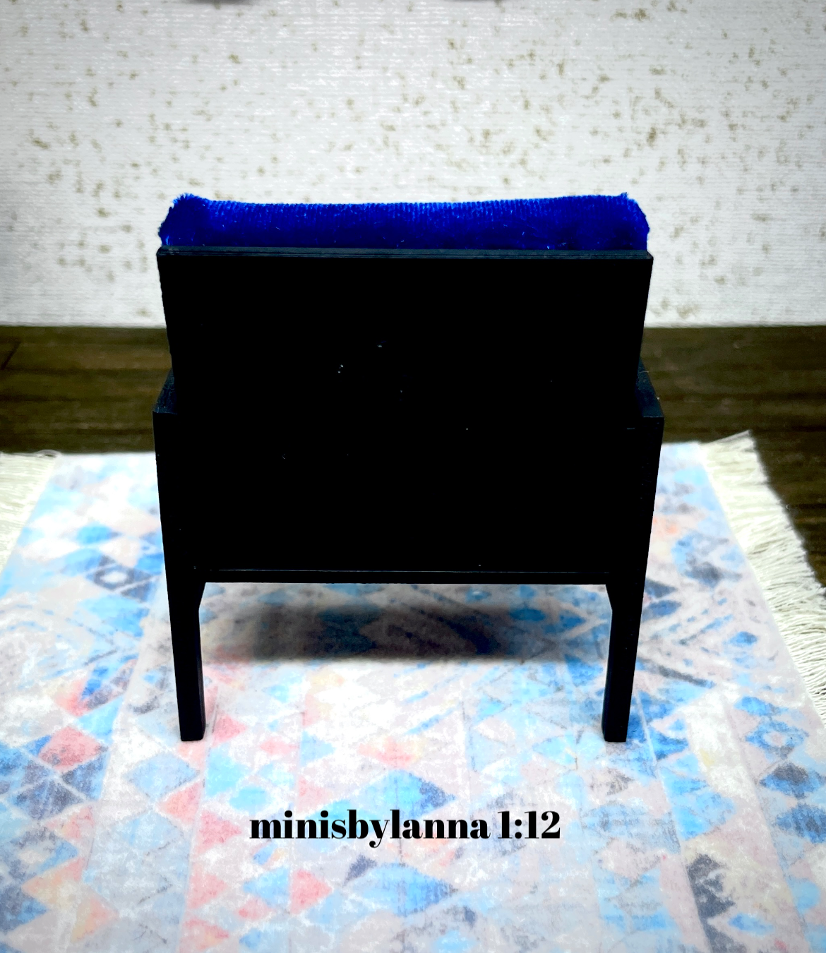 1:12 Dollhouse wooden Art Deco rattan armchair Royal-blue and geometric blue