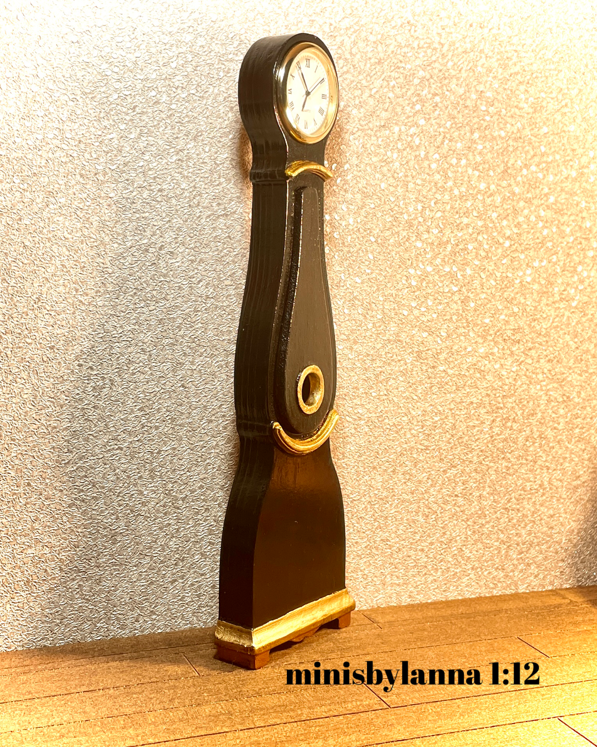 1:12 Dollhouse miniature wooden Swedish Mora longcase black working clock
