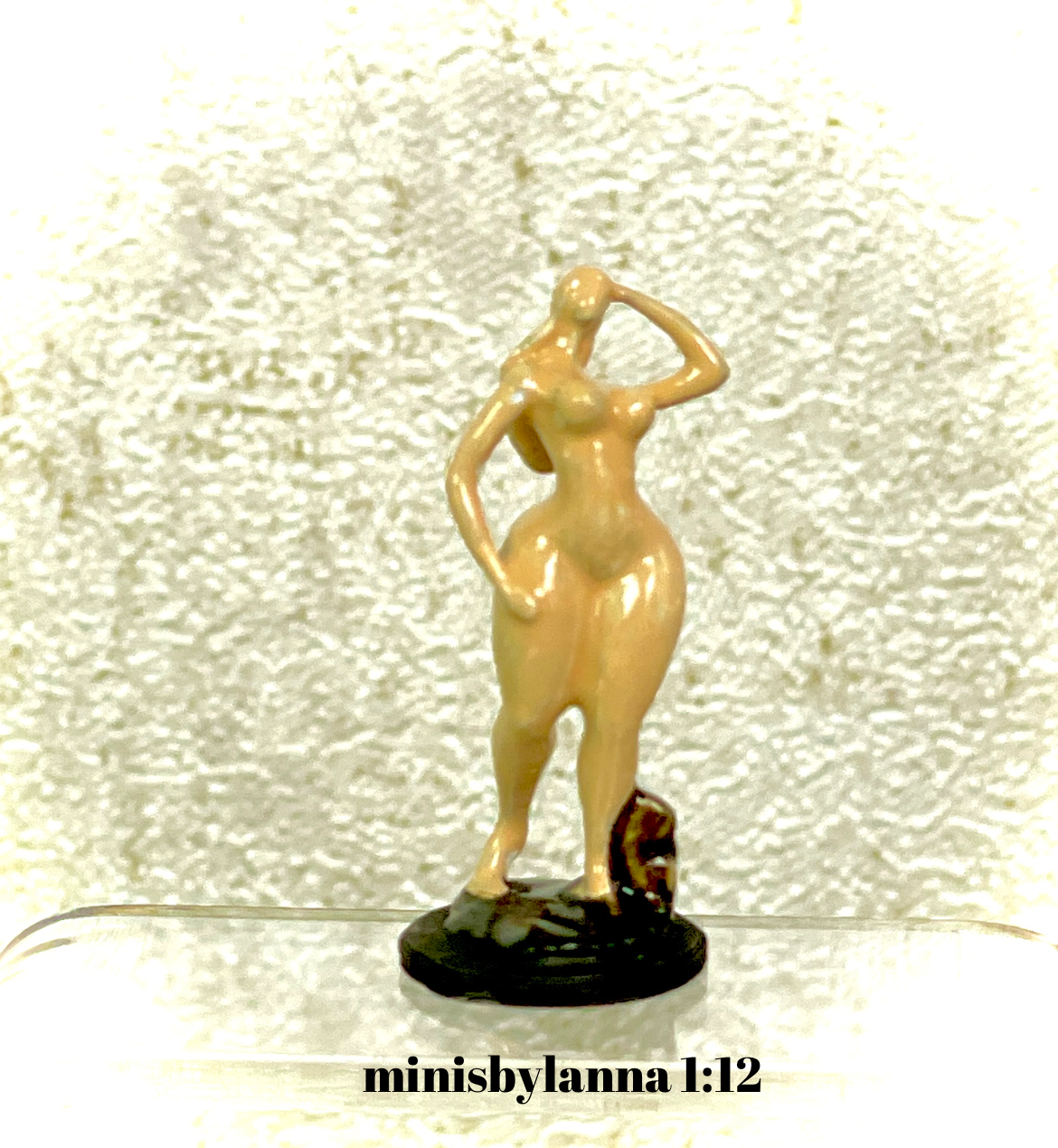 1:12 Dollhouse miniature fat lady sculpture