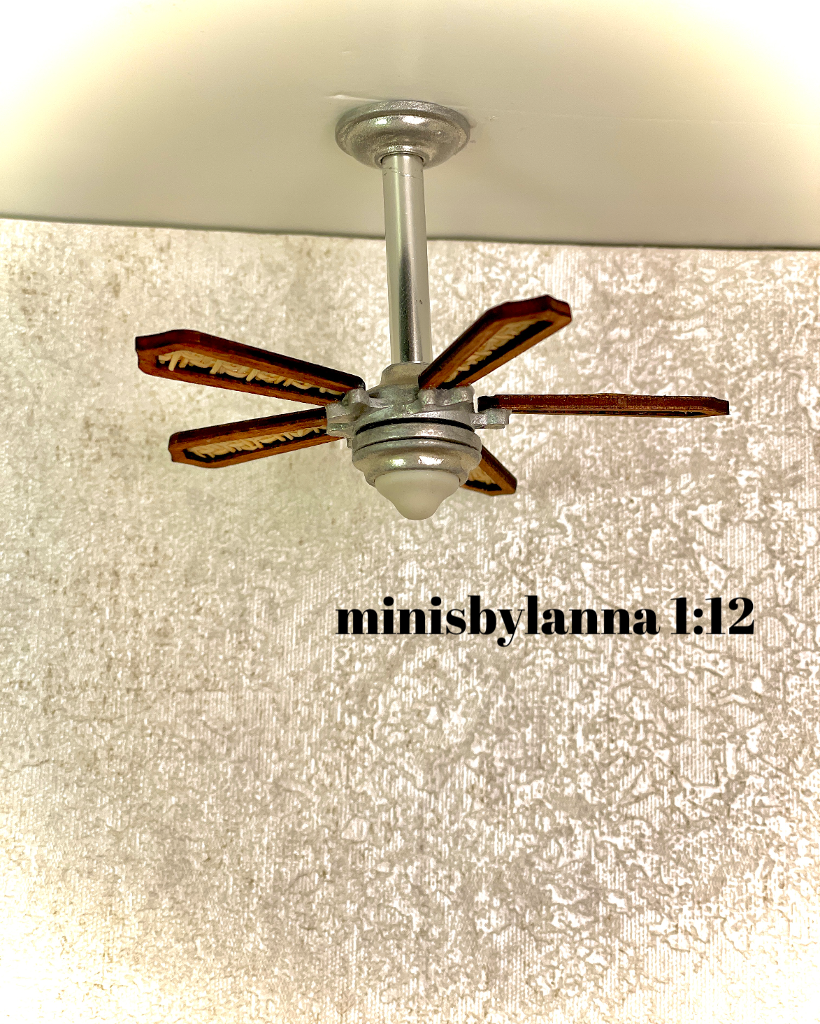 1:12 Dollhouse miniature ceiling working fan with wooden and raffia blades and LED light