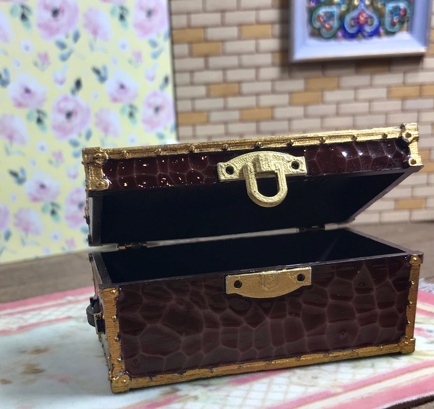 1:16 Dollhouse hand painted travel luggage trunk chest various colors - Lundby scale