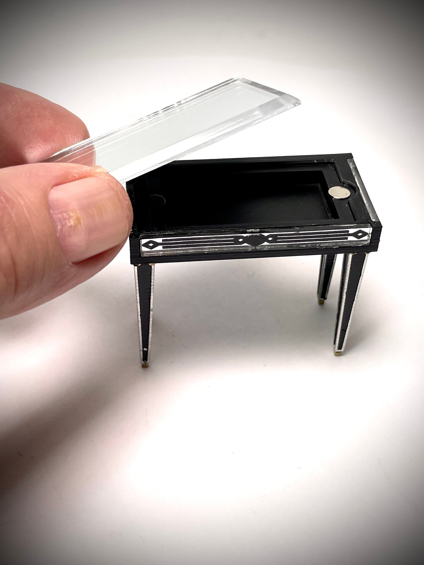 1:16 Dollhouse miniature Art DECO mirrored console table - Lundby Scale