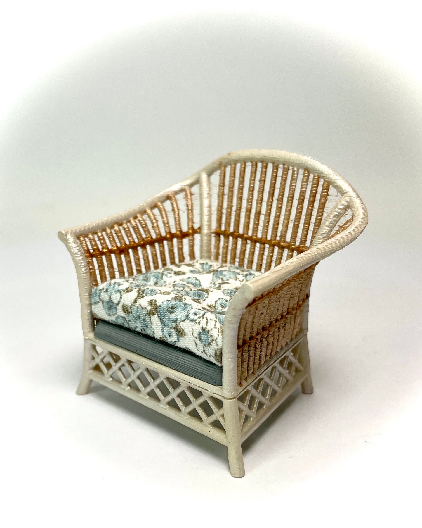 1:16 Dollhouse cane rattan pearl blue on grey furniture - Lundby