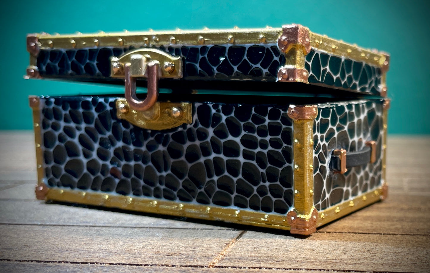 1:16 Dollhouse hand painted travel luggage trunk chest various colors - Lundby scale
