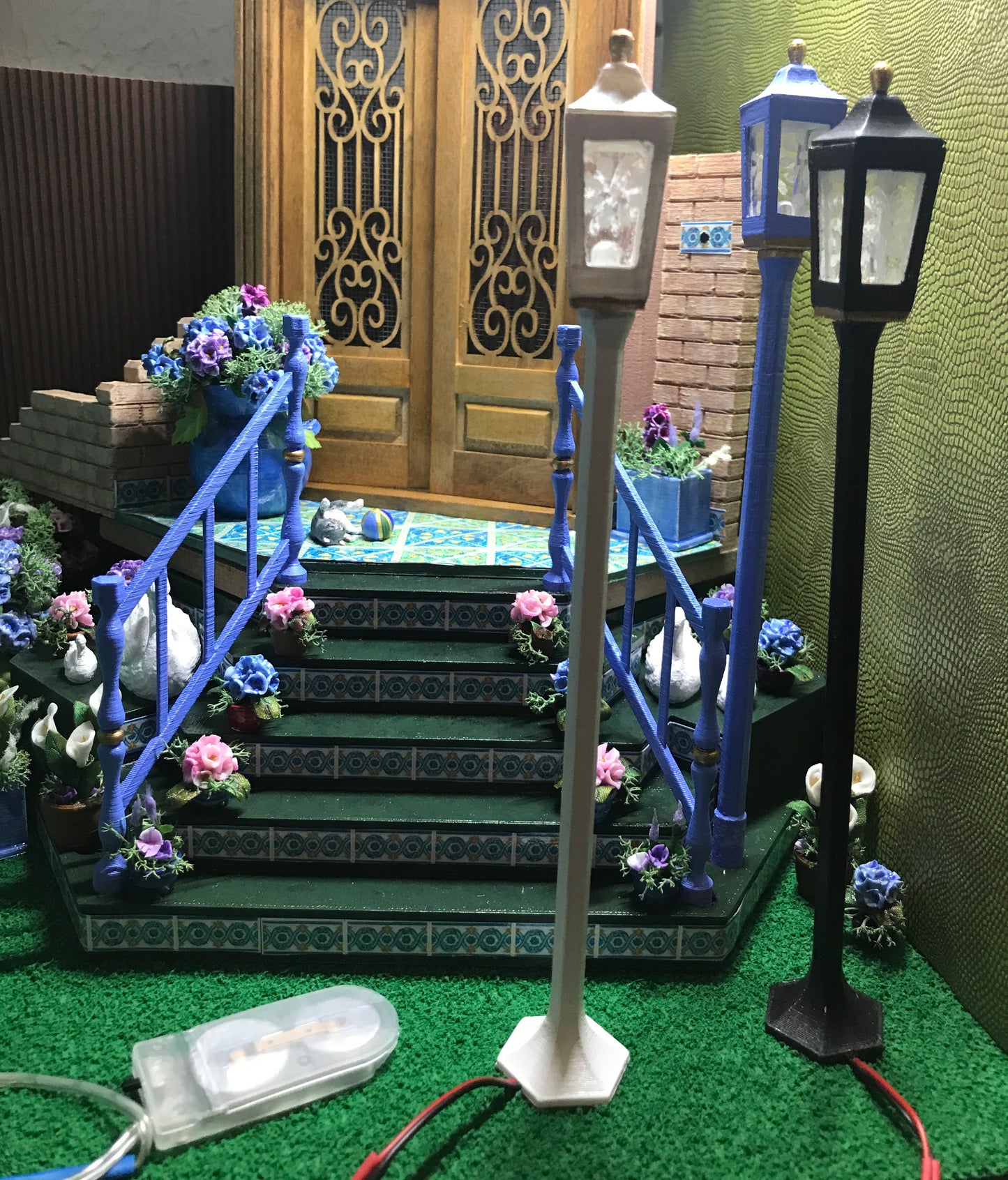 1:12 Dollhouse miniature house garden lamp post hand painted shade LED
