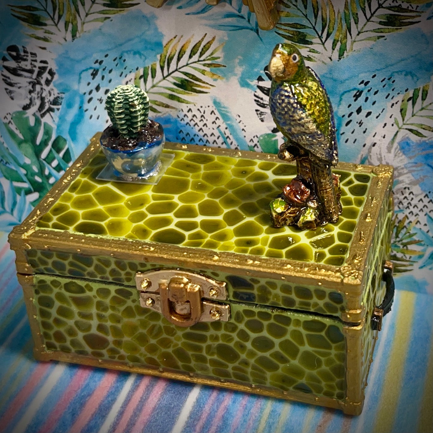 1:16 Dollhouse hand painted travel luggage trunk chest various colors - Lundby scale