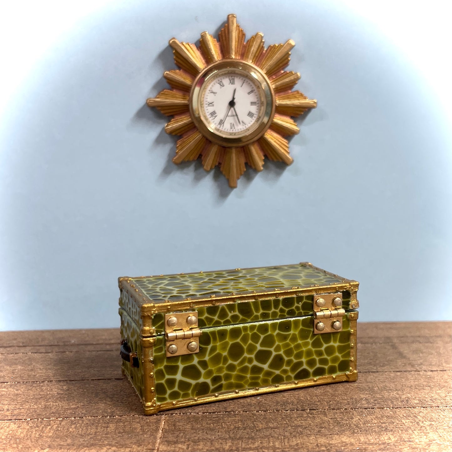 1:16 Dollhouse hand painted travel luggage trunk chest various colors - Lundby scale