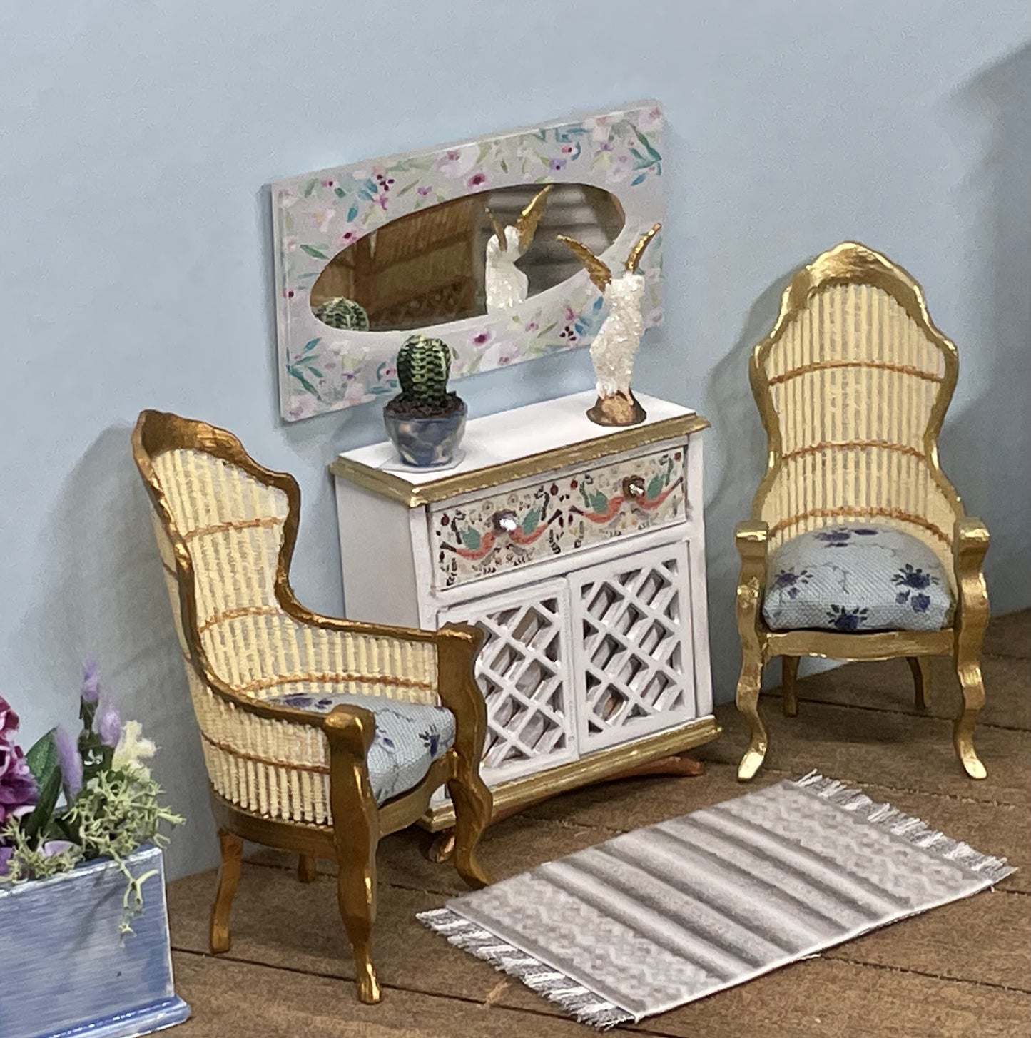 1:16 Dollhouse miniature Victorian rattan two golden chairs - Lundby scale