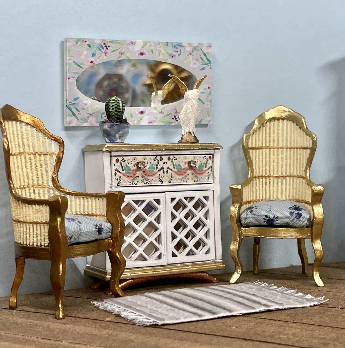 1:16 Dollhouse miniature Victorian rattan two golden chairs - Lundby scale