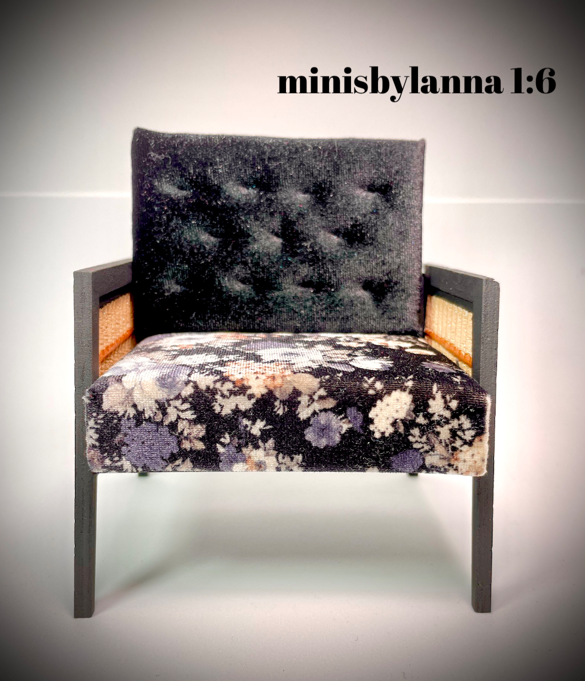 1:6 Dollhouse miniature wooden Art Deco rattan armchair pearl flowers on black velvet