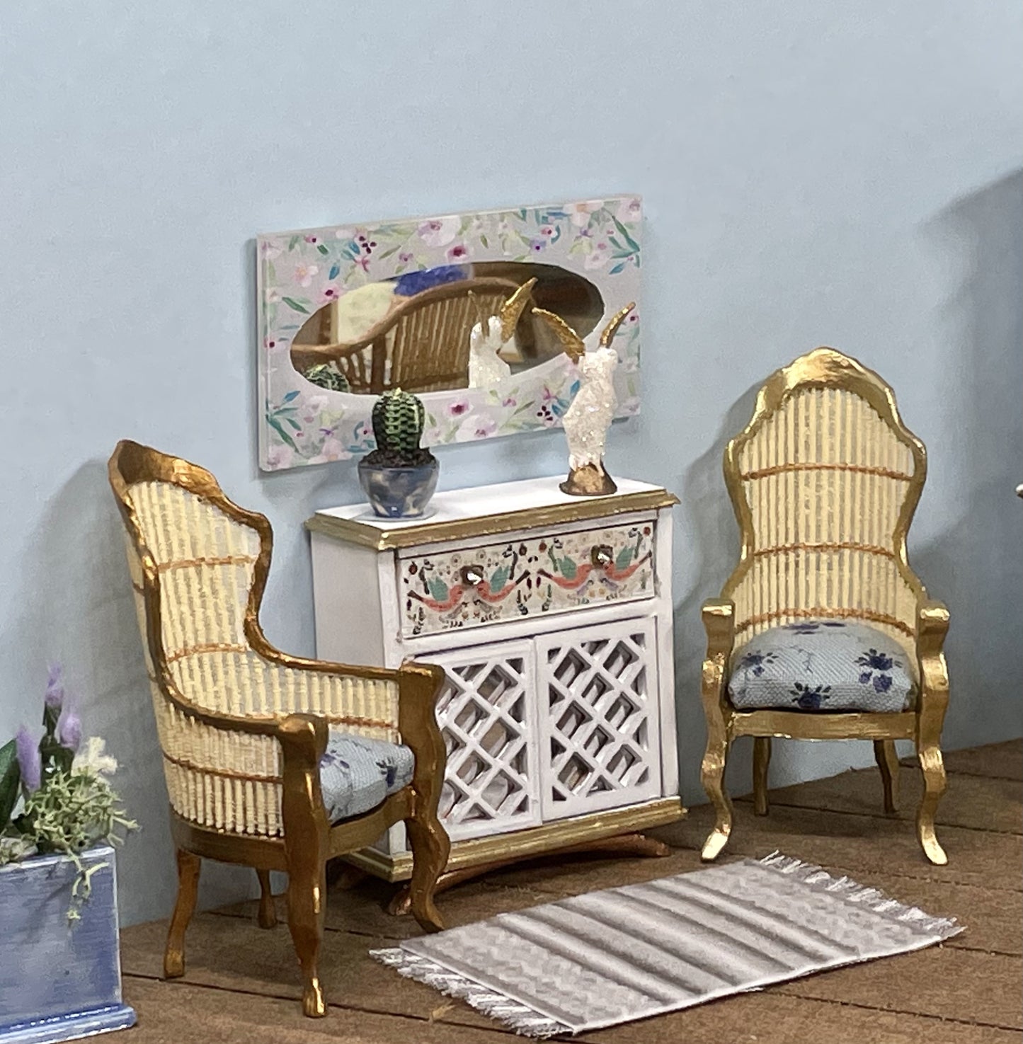 1:16 Dollhouse miniature Victorian rattan two golden chairs - Lundby scale