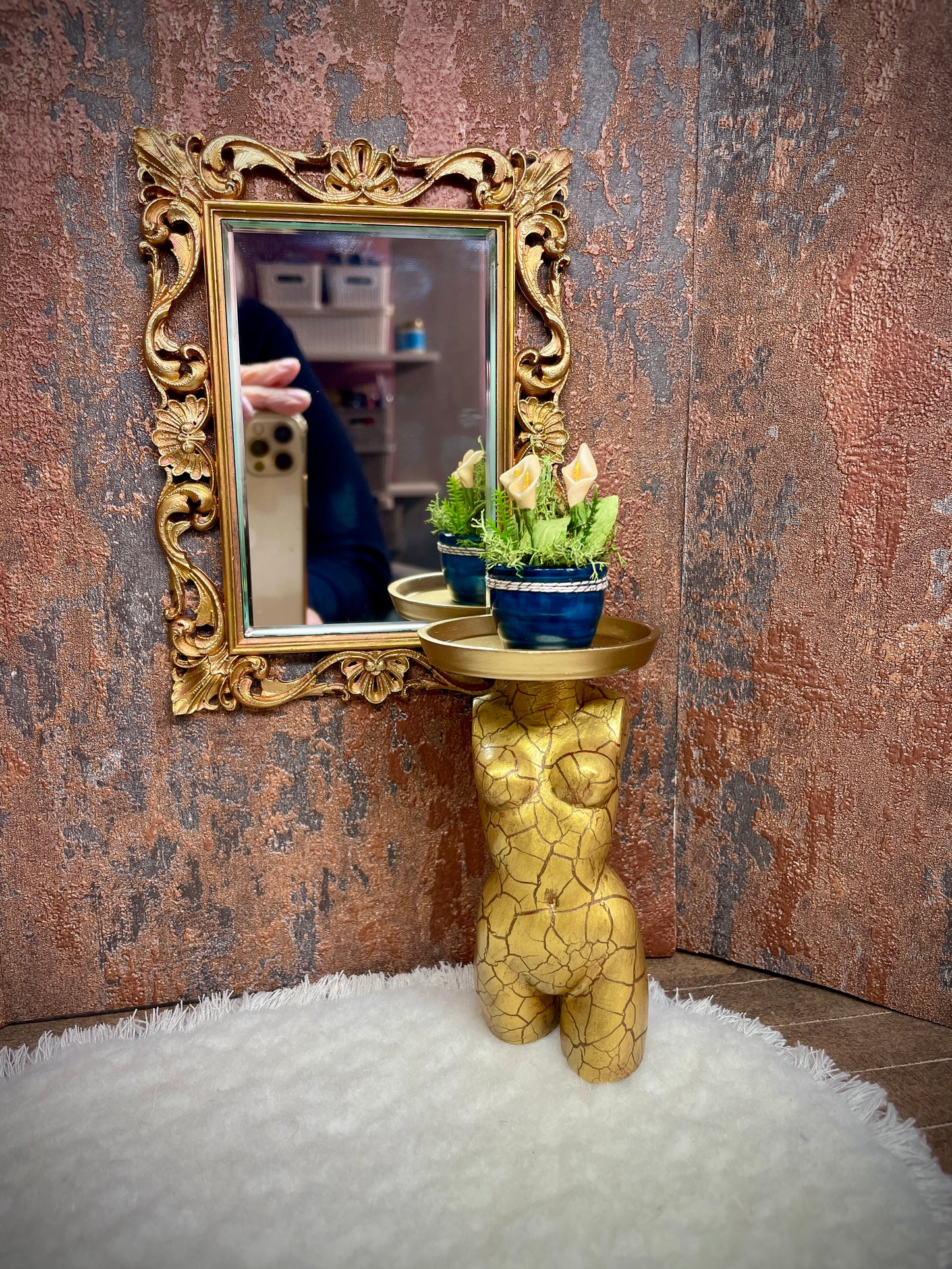 1:6 Dollhouse callas flowers pot on woman's sculpture - Golden