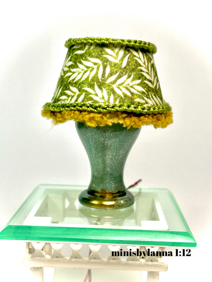 1:12 Dollhouse miniature table lamp with a tropical green lampshade working LED