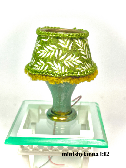 1:12 Dollhouse miniature table lamp with a tropical green lampshade working LED