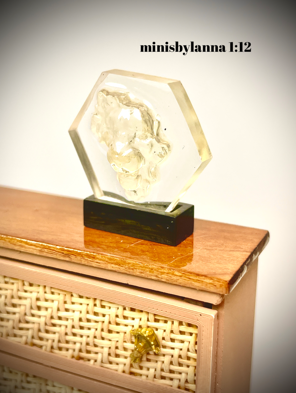 1:12 Dollhouse miniature African lion table light feature working LED