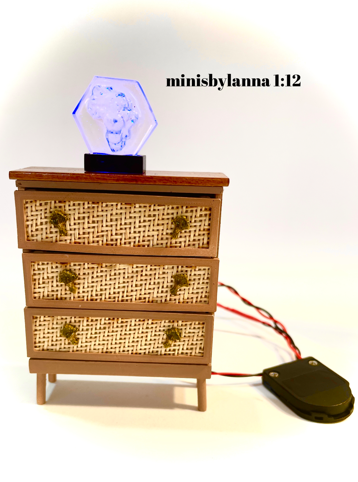 1:12 Dollhouse miniature African lion table light feature working LED