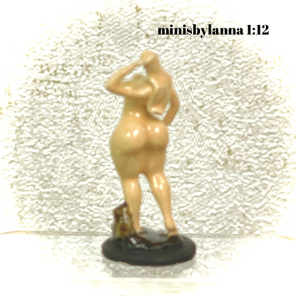 1:12 Dollhouse miniature fat lady sculpture