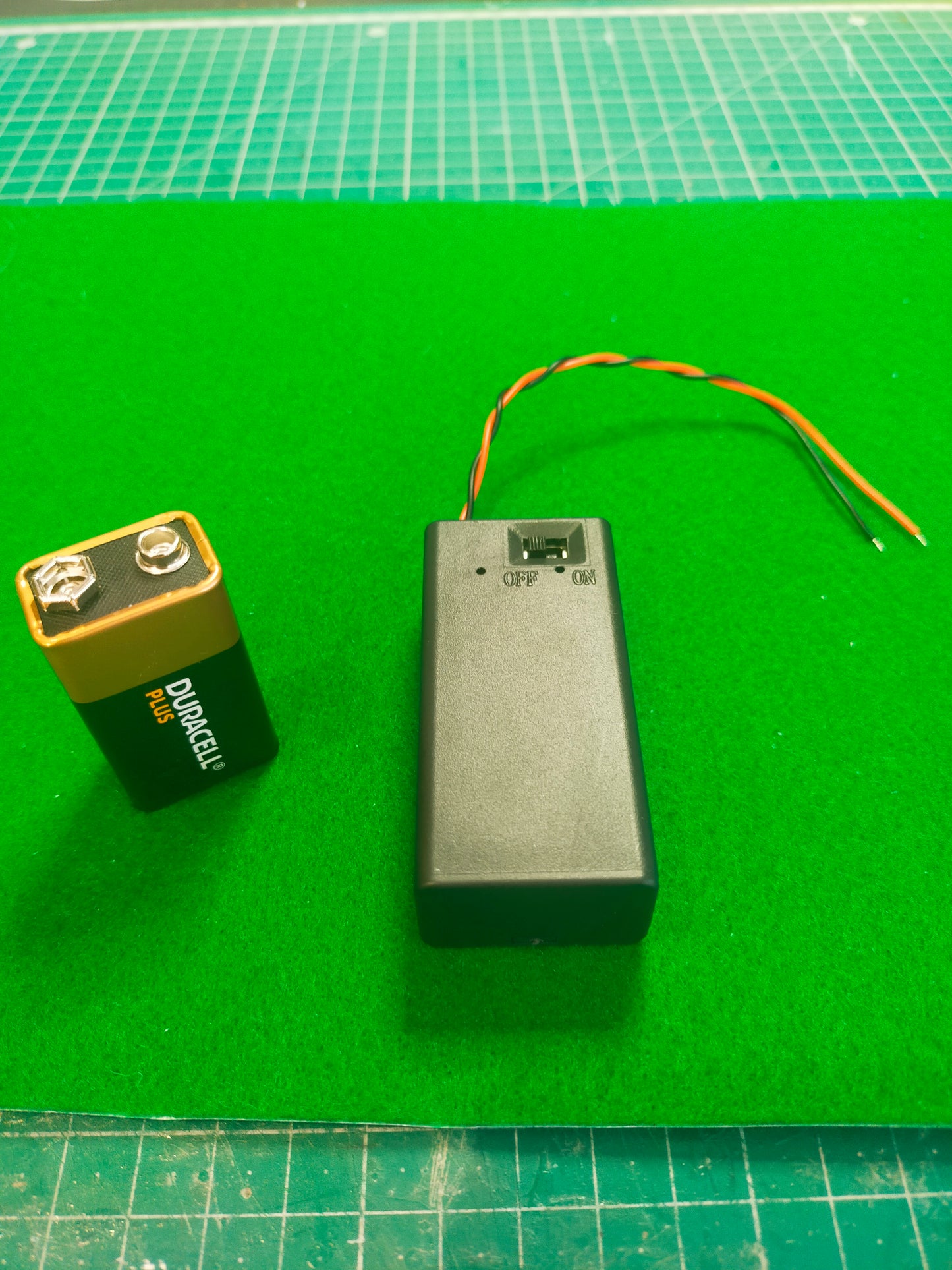 1:12 Dollhouse miniature 9Vdc switched battery power source