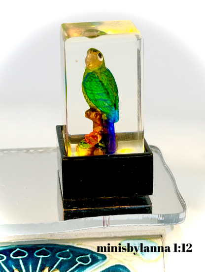 1:12 Dollhouse miniature resin LED light Parrot working table lamp