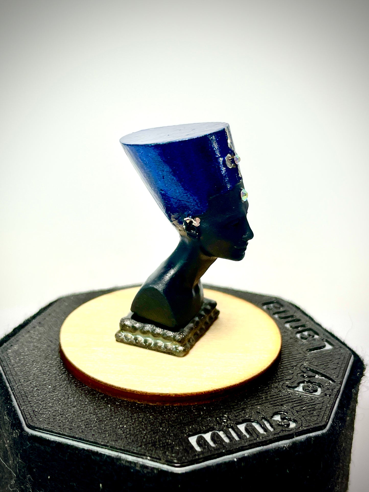 1:12 Dollhouse miniature Egyptian Nefertiti sculpture