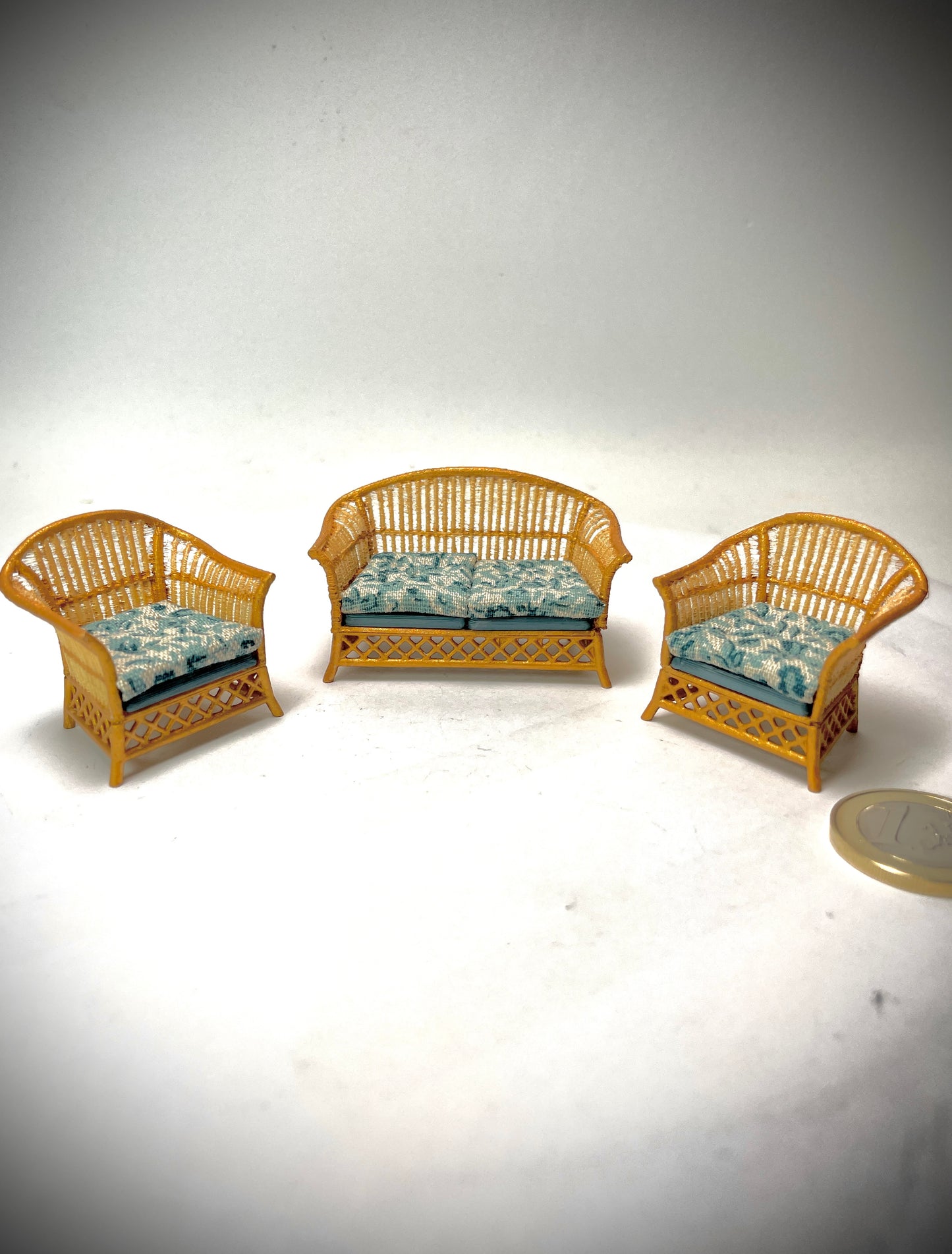 1:24 Dollhouse cane rattan petit floral blue furniture - Half Scale