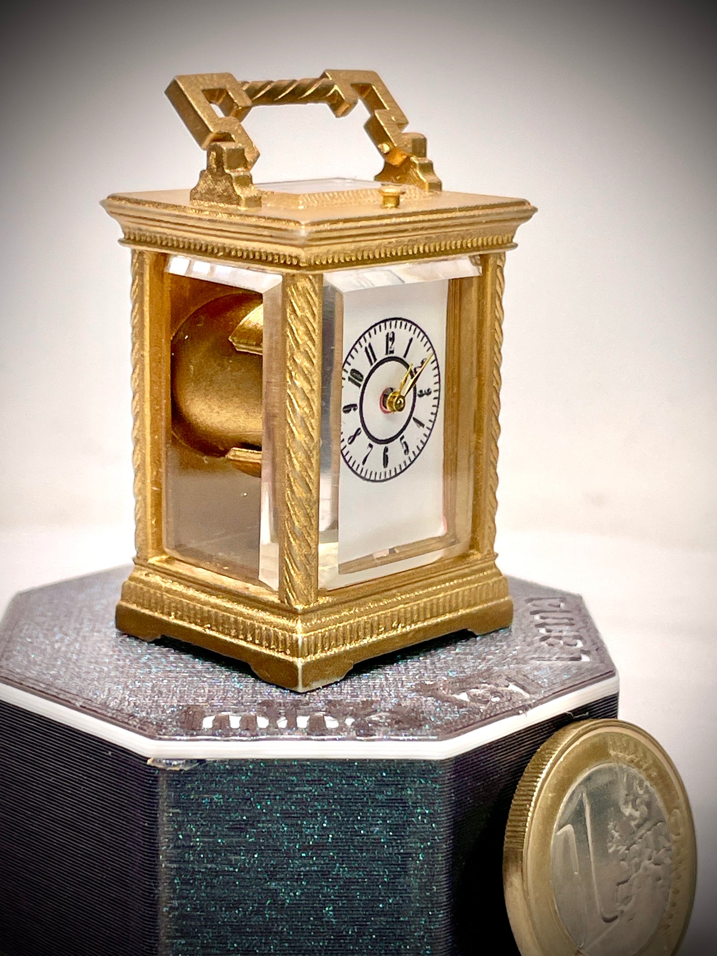 1:6 Dollhouse miniature elegant French carriage clock