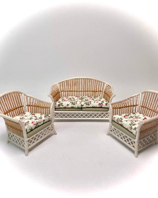 1:16 Dollhouse cane rattan pearl pink roses on green furniture - Lundby