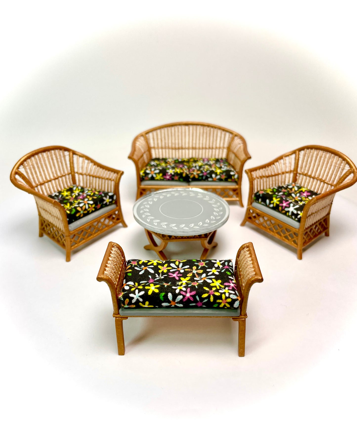 1:16 Dollhouse cane rattan flowers over black furniture - Lundby