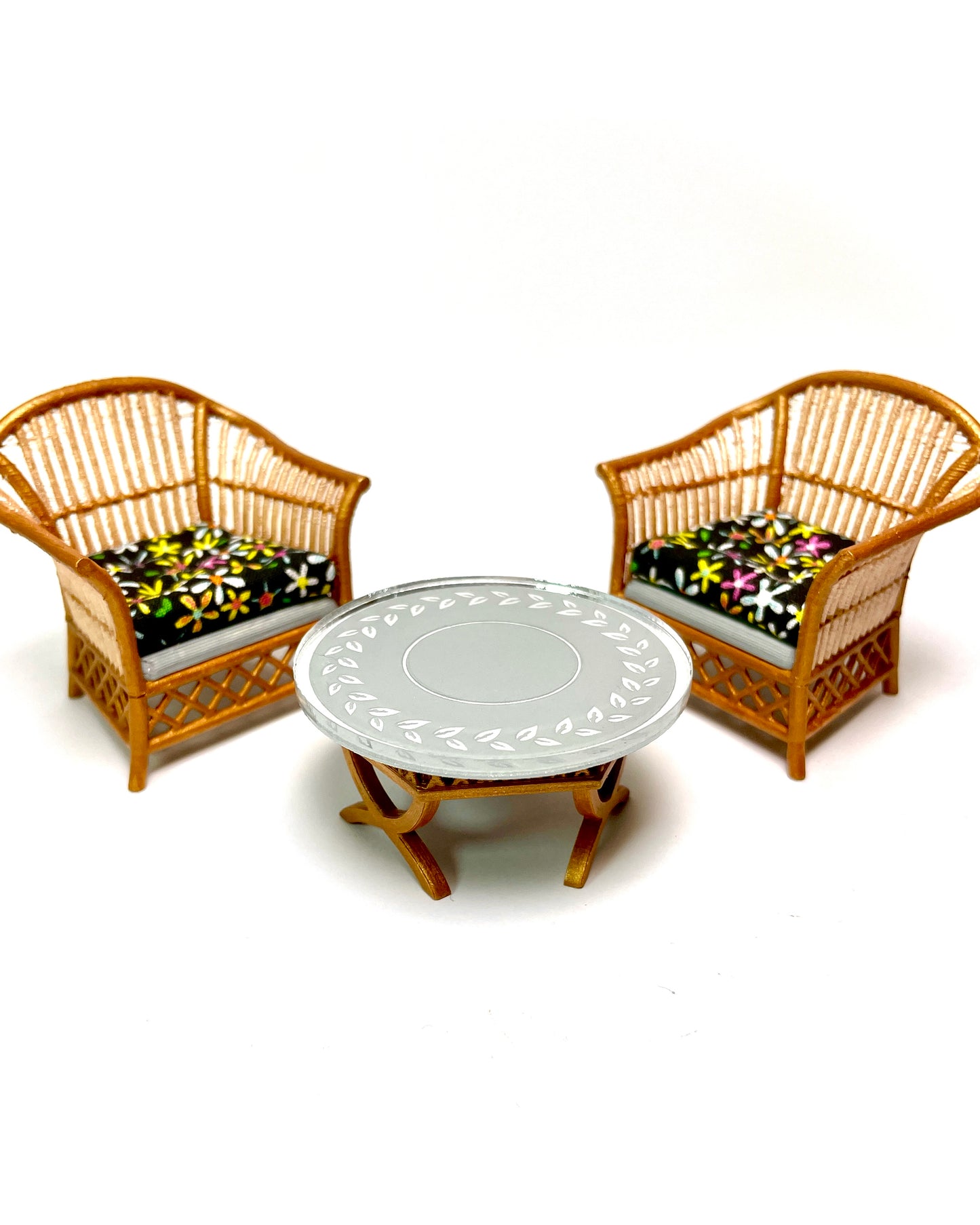 1:16 Dollhouse cane rattan flowers over black furniture - Lundby