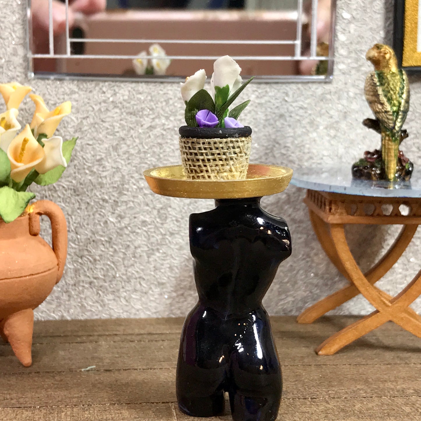 1:12 Dollhouse miniature callas flowers pot on woman's sculpture - various colors
