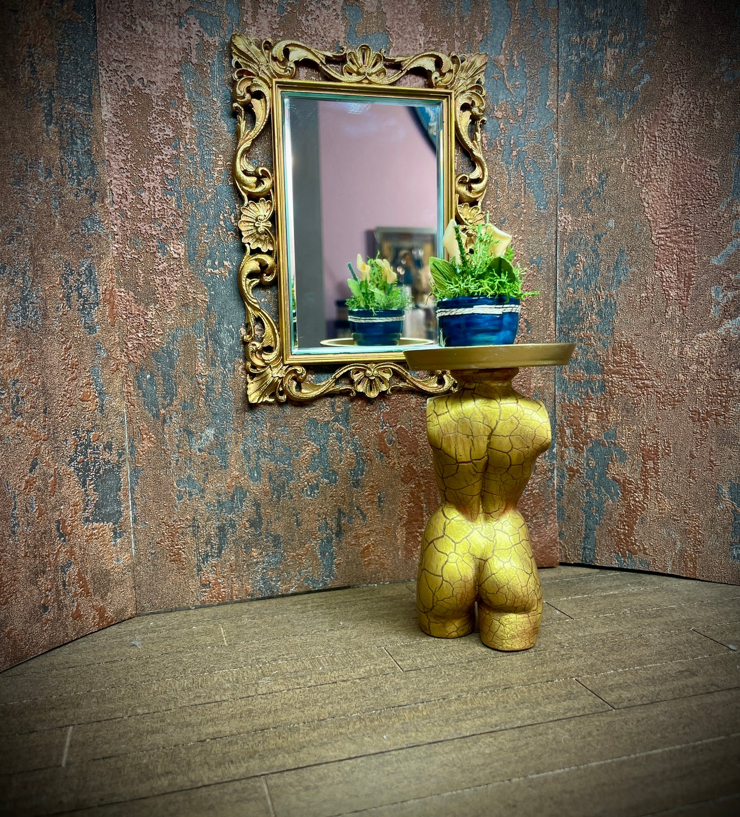 1:6 Dollhouse callas flowers pot on woman's sculpture - Golden