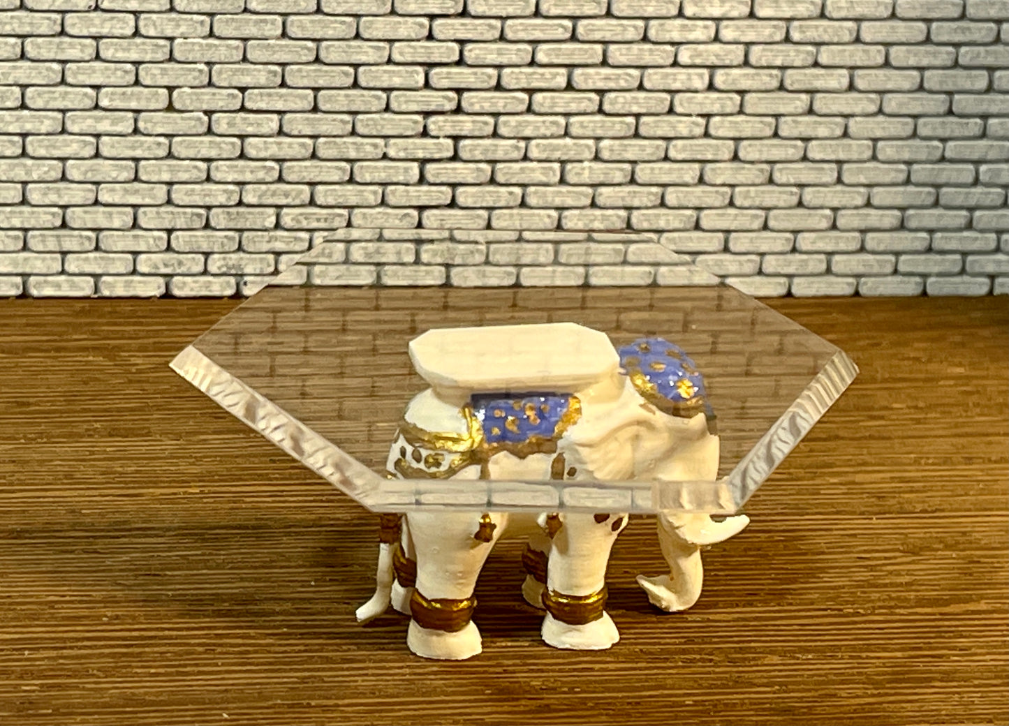 1:16 Dollhouse elephant coffee table like porcelain glass effect top - Lundby