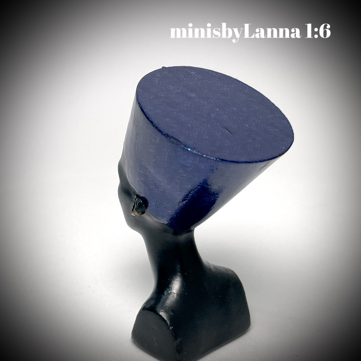 1:6 Dollhouse miniature Egyptian Nefertiti sculpture