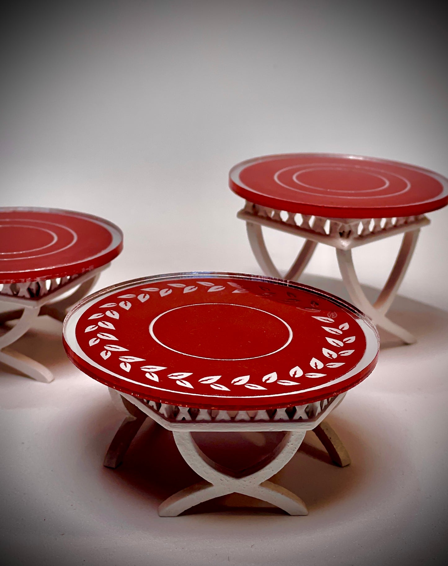 1:12 Dollhouse pearl  cane rattan side table set (3) magenta etched mirror round tops